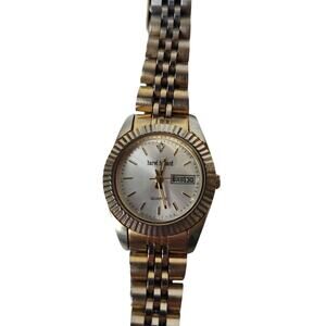 Harve Benard Womens Watch Gold Toned Quartz Wristwatch